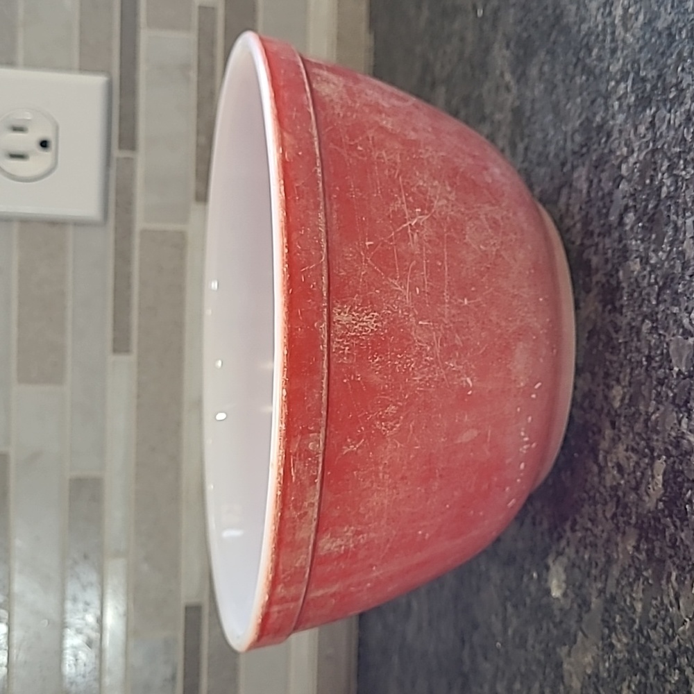 VTG Pyrex Red 1.5qt Mixing Bowl